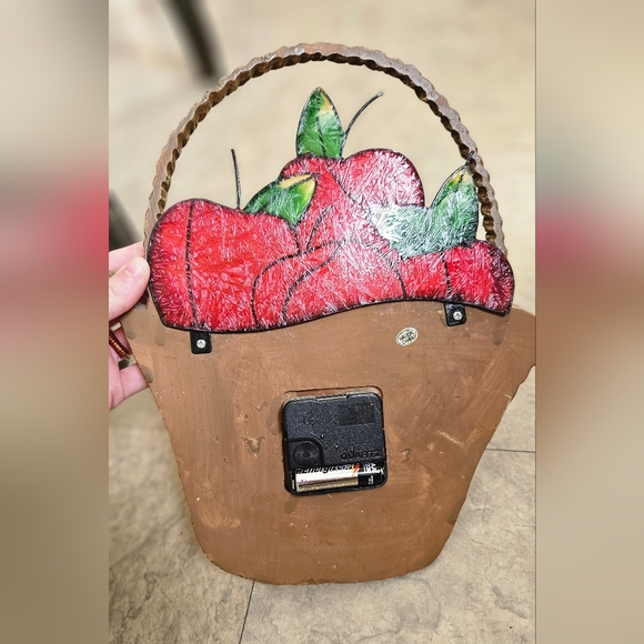 VTG Resin Apple Basket Shaped Kitchen Quartz Clock Works - Picture 6 of 8